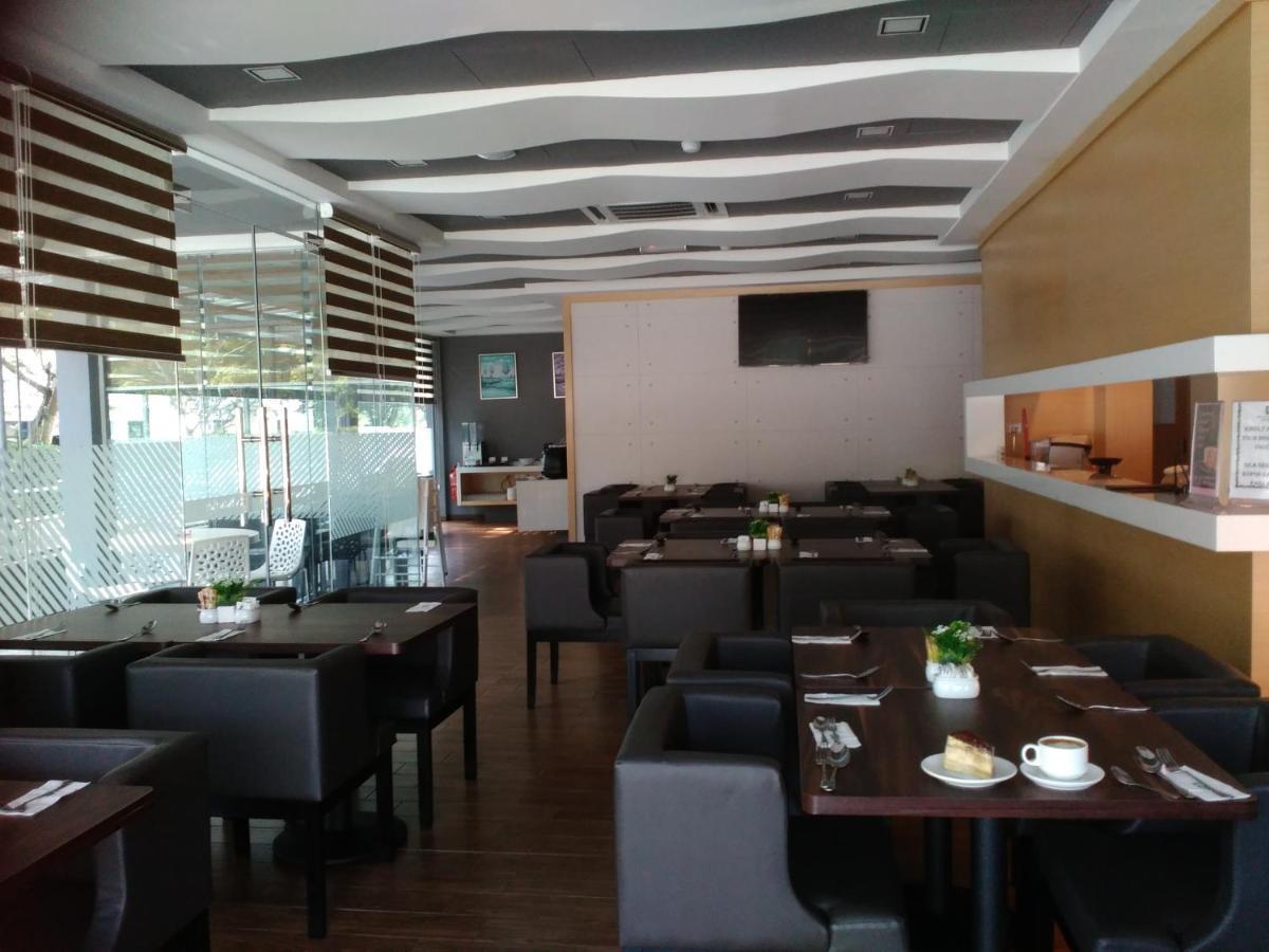 Lumut Suites Buitenkant foto