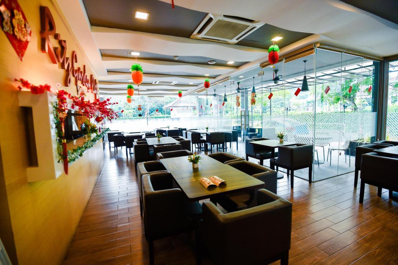 Lumut Suites Buitenkant foto